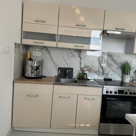 Peti Apartman Centrum Galanta Bagian luar foto