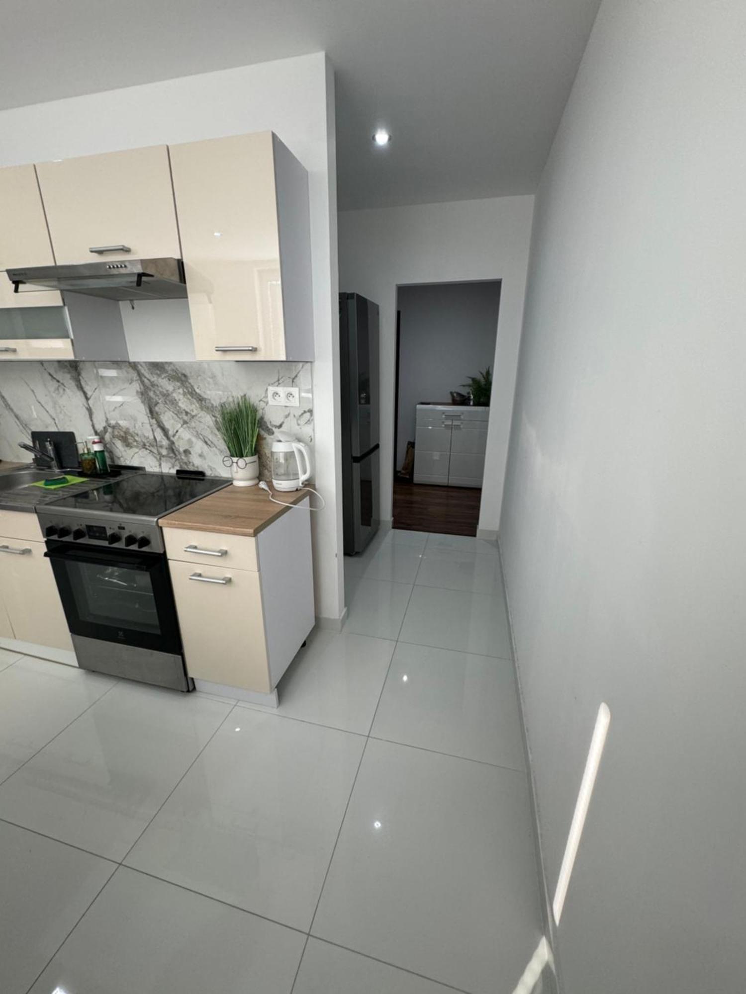 Peti Apartman Centrum Galanta Bagian luar foto
