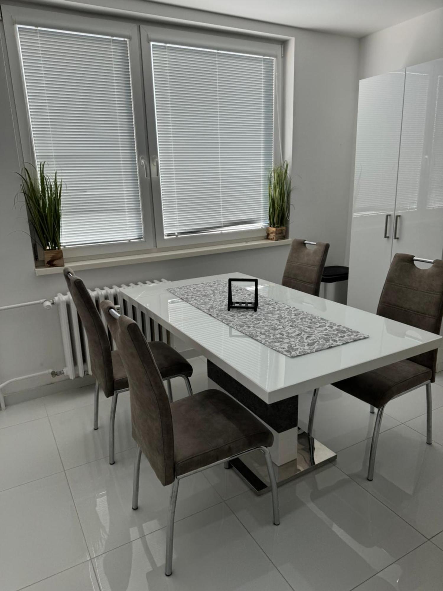 Peti Apartman Centrum Galanta Bagian luar foto